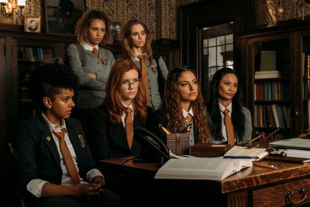 『降霊会 ー血塗られた女子寮ー』場面写真：フォトギャラリー