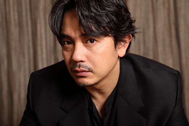 青柳翔、黒スーツでクールに…インタビュー撮りおろし＜7枚＞：フォト