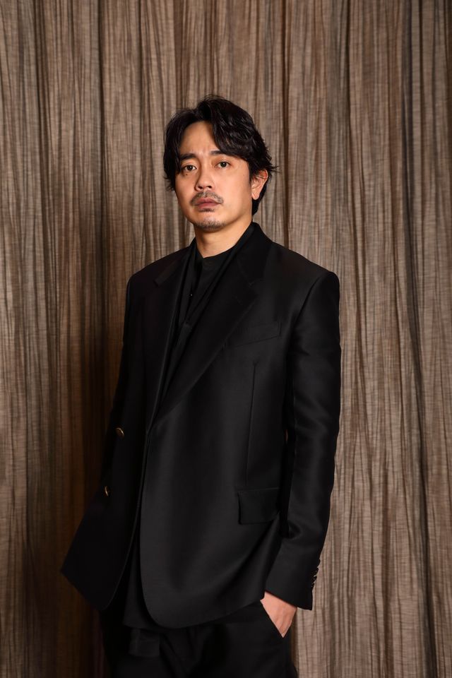 青柳翔、黒スーツでクールに…インタビュー撮りおろし＜7枚＞（7枚目）