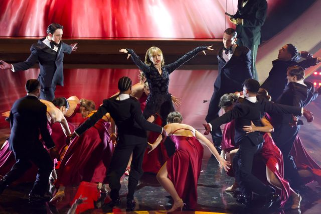 BLACKPINK・LISA、美脚全開！オスカー『007』トリビュートで圧巻パフォーマンス（5枚目）