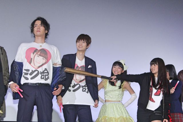 スパガ浅川梨奈＆阿部夢梨が共演！『トウキョウ・リビング・デッド・アイドル』初日舞台あいさつ（8枚目）