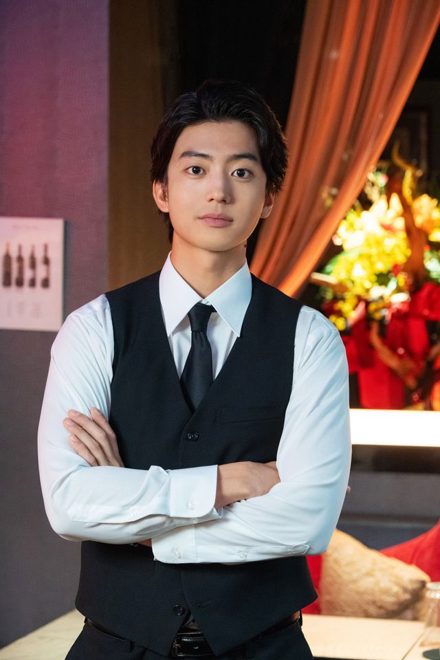 伊藤健太郎＆永野芽郁の黒服ビジュアル（2枚目）