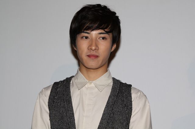 舞台あいさつで裸に！映画『アキラNo.2』フォトギャラリー（6枚目）