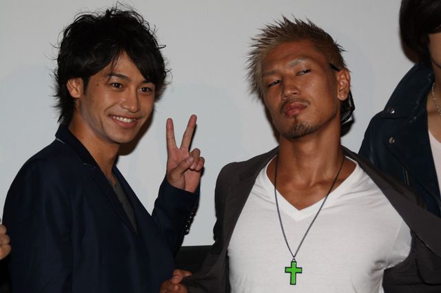 舞台あいさつで裸に！映画『アキラNo.2』フォトギャラリー（11枚目）