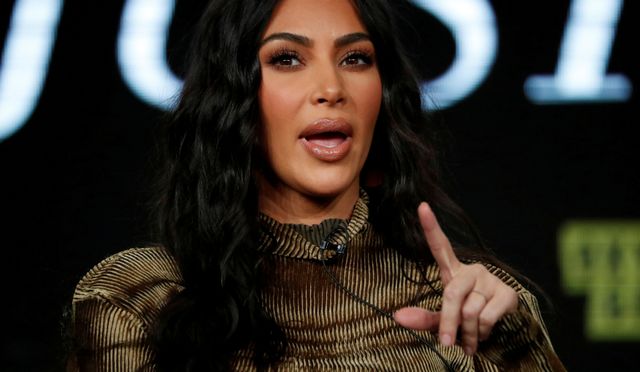 米国の有名女性タレント、キム・カーダシアン・ウエスト氏は、フェイスブックのヘイトスピーチ(憎悪表現)対策などが不十分だとして、16日に自身のフェイスブックとInstagramのアカウントを凍結する。1月28日カリフォルニア州パサデナで撮影