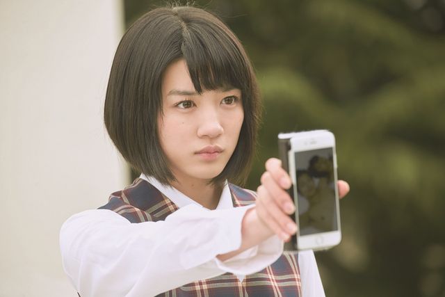 永野芽郁、天使な笑顔とワルい顔のギャップがすごい！映画『ピーチガール』場面写真ギャラリー：フォトギャラリー