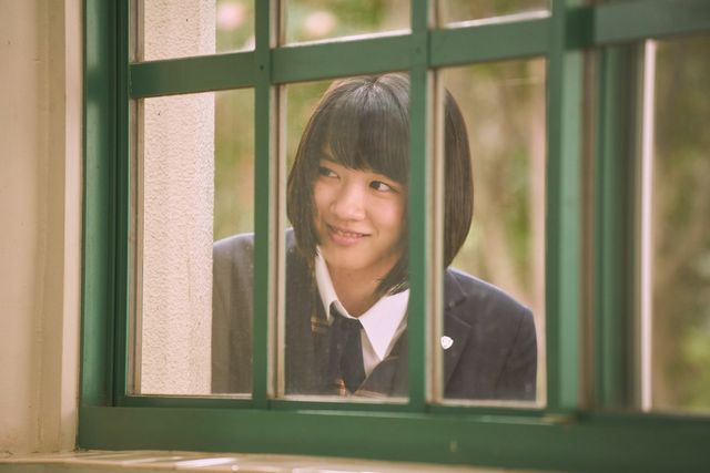 永野芽郁、天使な笑顔とワルい顔のギャップがすごい！映画『ピーチガール』場面写真ギャラリー（4枚目）