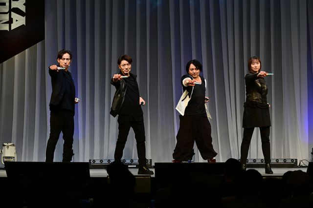 絆…ネクサス！ 左から川久保拓司、桐島優介、内山眞人、佐藤康恵