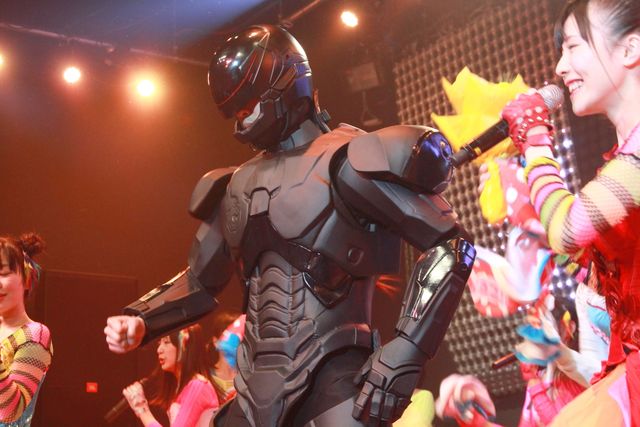 ロボコップが地下アイドルを客席から応援!?フォトギャラリー（11枚目）