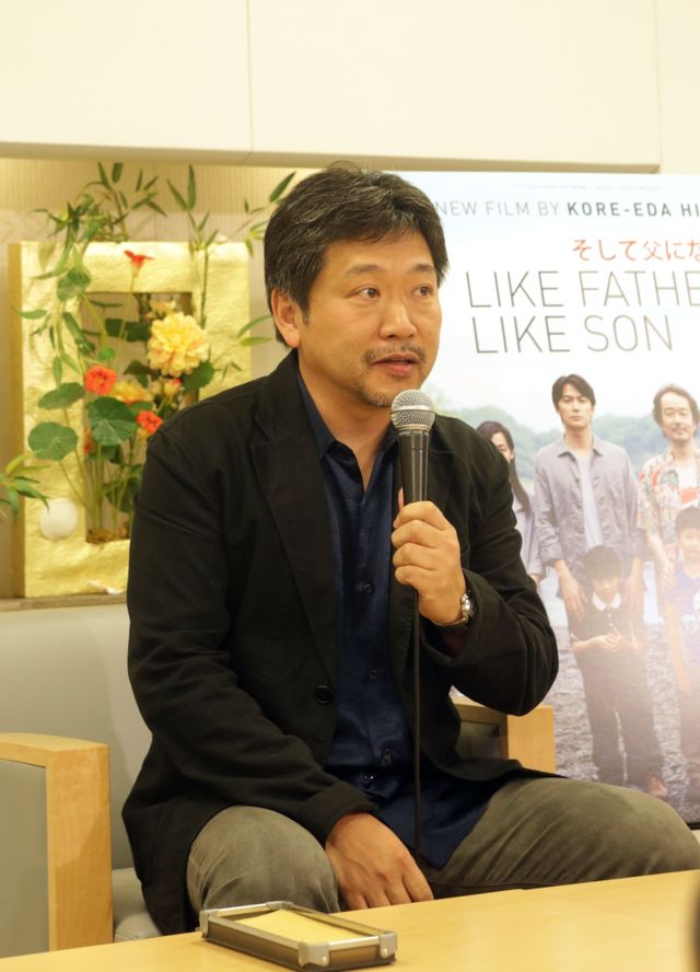カンヌ国際映画祭で審査員賞を受賞した『そして父になる』是枝裕和監督の凱旋会見フォトギャラリー（2枚目）