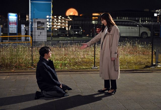 綾瀬はるか＆高橋一生の逆転生活がスタート！「天国と地獄」2話場面写真（4枚目）