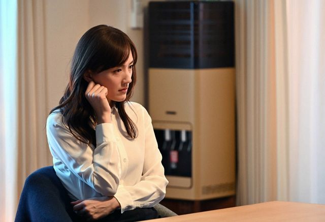 綾瀬はるか＆高橋一生の逆転生活がスタート！「天国と地獄」2話場面写真（5枚目）