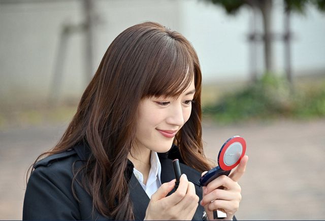 綾瀬はるか＆高橋一生の逆転生活がスタート！「天国と地獄」2話場面写真（7枚目）