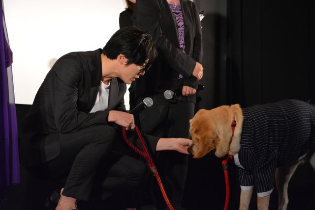 中山美穂、パープルのドレスで登場『蝶の眠り』初日舞台あいさつ【全14枚】（6枚目）