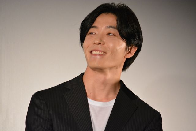 中山美穂、パープルのドレスで登場『蝶の眠り』初日舞台あいさつ【全14枚】（9枚目）