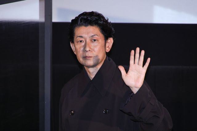 水原希子、個性的なドレスで美しさ輝く！（2枚目）