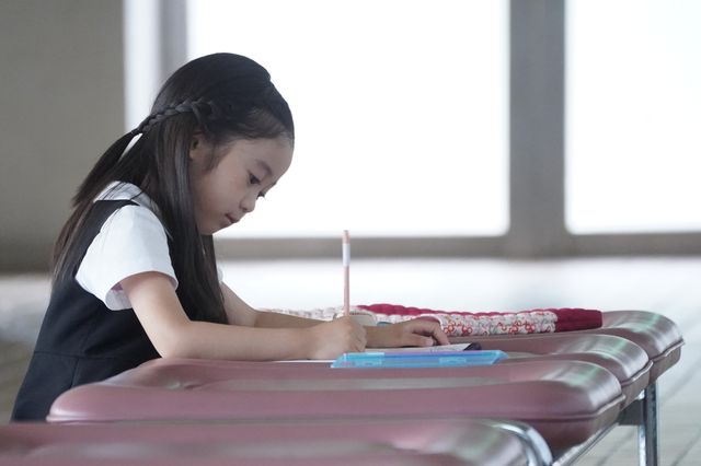 月9「海のはじまり」目黒蓮に涙止まらない初回場面写真（10枚目）