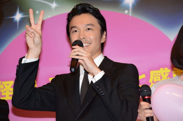 地味ヒロイン演じた麻生久美子の美貌輝く！『ラブ＆ピース』ジャパンプレミアフォトギャラリー（13枚目）