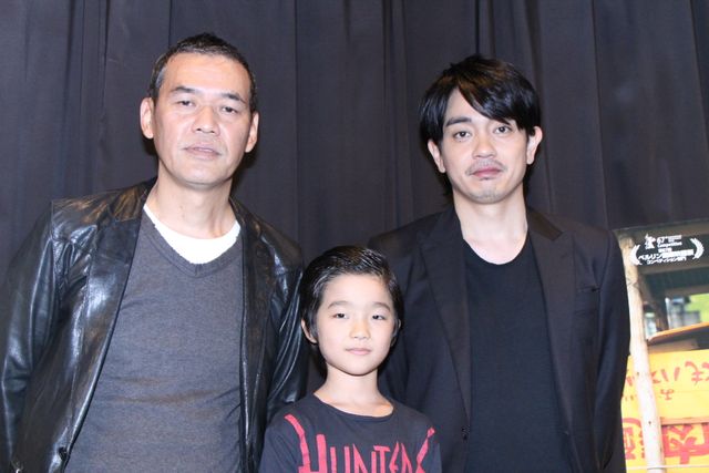 劇団EXILE・青柳翔、生き別れた息子を演じた子役と初対面！『MR.LONG／ミスター・ロン』初日（3枚目）