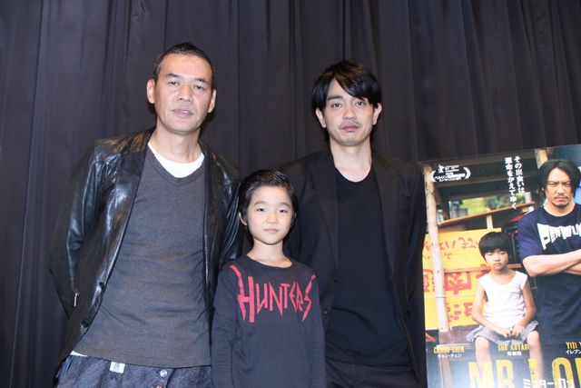 劇団EXILE・青柳翔、生き別れた息子を演じた子役と初対面！『MR.LONG／ミスター・ロン』初日（4枚目）