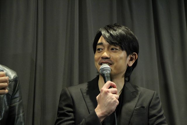 劇団EXILE・青柳翔、生き別れた息子を演じた子役と初対面！『MR.LONG／ミスター・ロン』初日（6枚目）