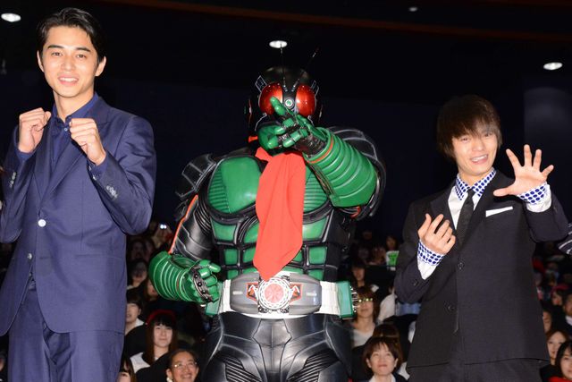 窪田正孝＆東出昌大、仮面ライダー1号と記念撮影！写真ギャラリー（2枚目）