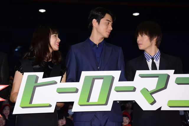 窪田正孝＆東出昌大、仮面ライダー1号と記念撮影！写真ギャラリー（4枚目）