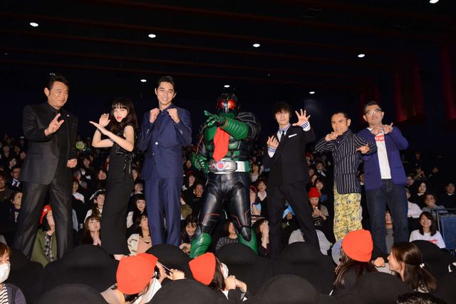窪田正孝＆東出昌大、仮面ライダー1号と記念撮影！写真ギャラリー（10枚目）