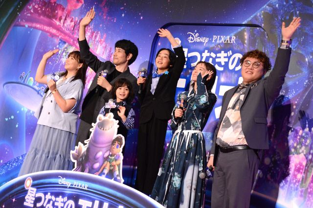 清野菜名＆松山ケンイチら、可愛く“ウサ耳”ポーズ！映画『星つなぎのエリオ』ジャパンプレミア（3枚目）