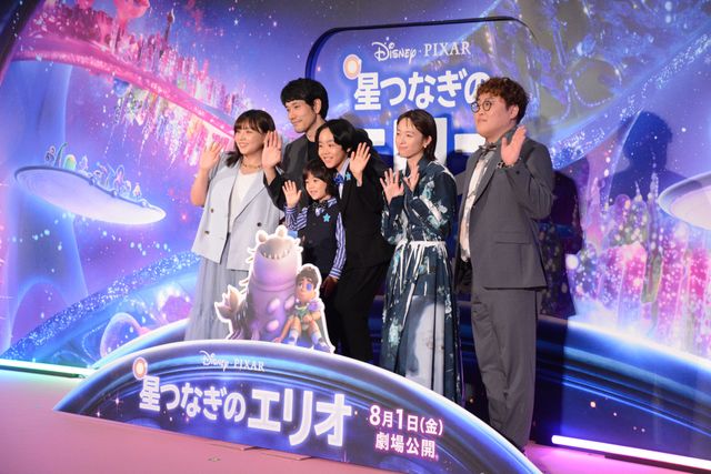 清野菜名＆松山ケンイチら、可愛く“ウサ耳”ポーズ！映画『星つなぎのエリオ』ジャパンプレミア（4枚目）