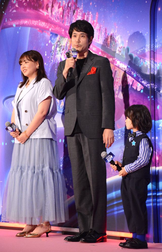 清野菜名＆松山ケンイチら、可愛く“ウサ耳”ポーズ！映画『星つなぎのエリオ』ジャパンプレミア（10枚目）