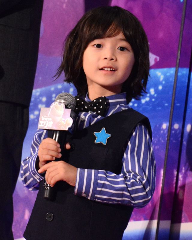 清野菜名＆松山ケンイチら、可愛く“ウサ耳”ポーズ！映画『星つなぎのエリオ』ジャパンプレミア（22枚目）