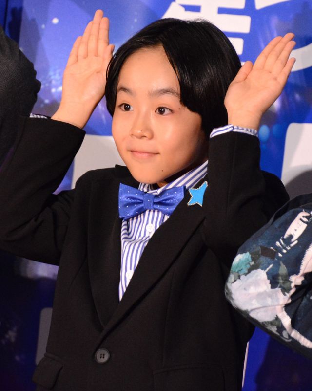 清野菜名＆松山ケンイチら、可愛く“ウサ耳”ポーズ！映画『星つなぎのエリオ』ジャパンプレミア（25枚目）