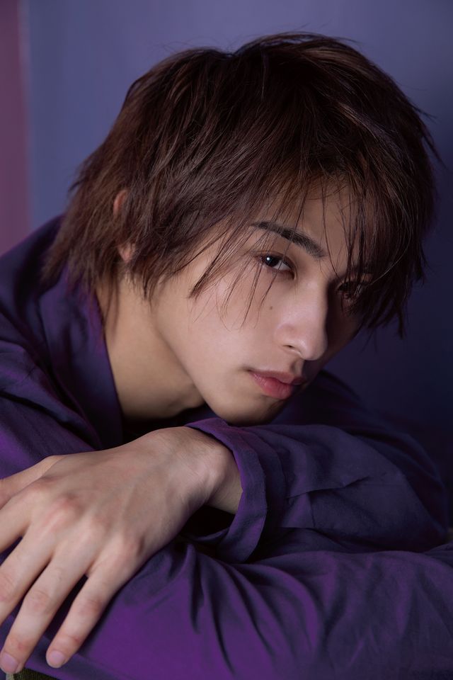 横浜流星、2020年カレンダー発売！表紙カット2パターン公開（5枚目）