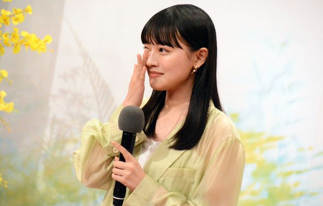 感極まり涙する上坂樹里…26年春の朝ドラ「風、薫る」主演会見：フォトギャラリー