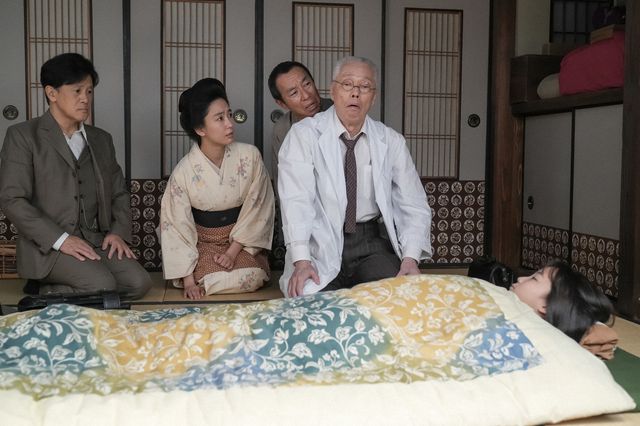 高熱でうなされ…「ブギウギ」第9回の場面写真：フォトギャラリー