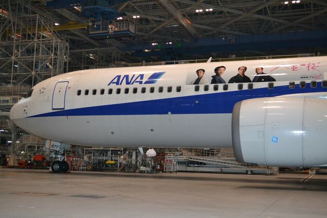 綾瀬はるか、「八重の桜」ラッピングジェットに「ありがとなし」と流暢な会津弁で感謝! 画像ギャラリー:フォトギャラリー