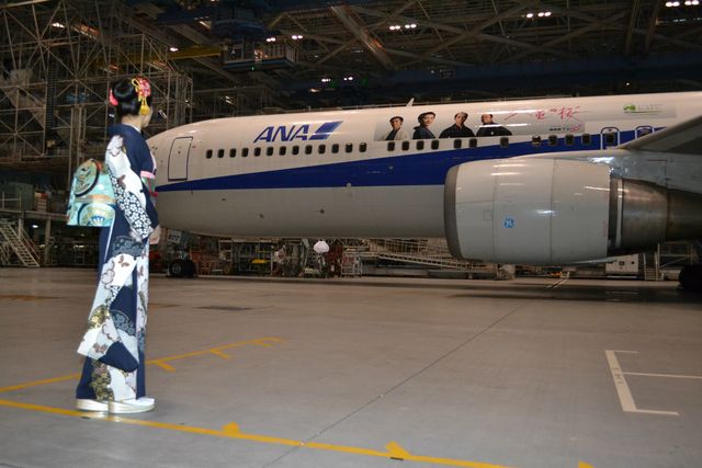 綾瀬はるか、「八重の桜」ラッピングジェットに「ありがとなし」と流暢な会津弁で感謝！　画像ギャラリー（6枚目）