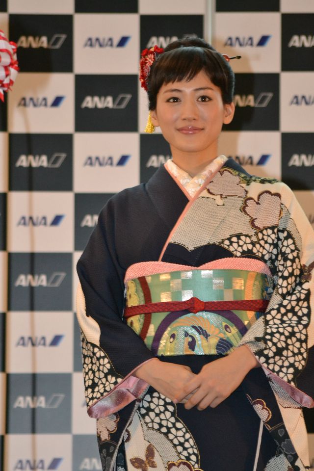 綾瀬はるか、「八重の桜」ラッピングジェットに「ありがとなし」と流暢な会津弁で感謝！　画像ギャラリー（7枚目）