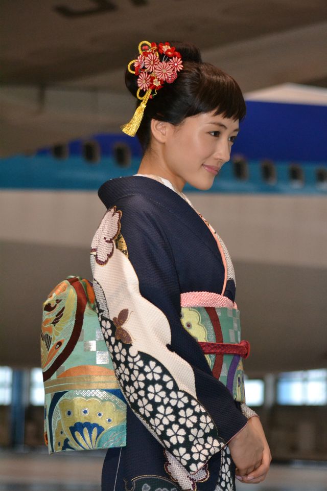 綾瀬はるか、「八重の桜」ラッピングジェットに「ありがとなし」と流暢な会津弁で感謝！　画像ギャラリー（15枚目）