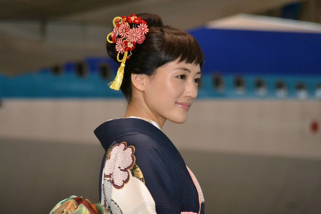 綾瀬はるか、「八重の桜」ラッピングジェットに「ありがとなし」と流暢な会津弁で感謝！　画像ギャラリー（16枚目）