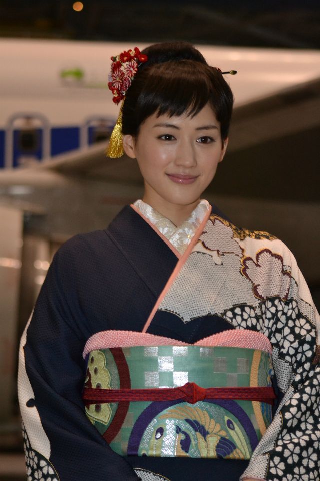 綾瀬はるか、「八重の桜」ラッピングジェットに「ありがとなし」と流暢な会津弁で感謝！　画像ギャラリー（18枚目）