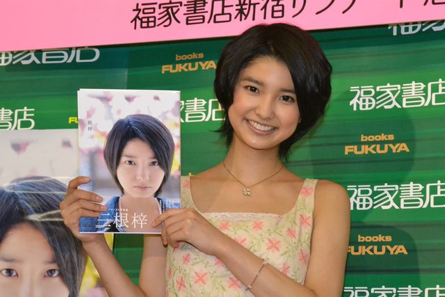 大型新人女優・三根梓、ファースト写真集に「わたしの女優として一歩踏み出す気持ちが表現されています」画像ギャラリー（9枚目）