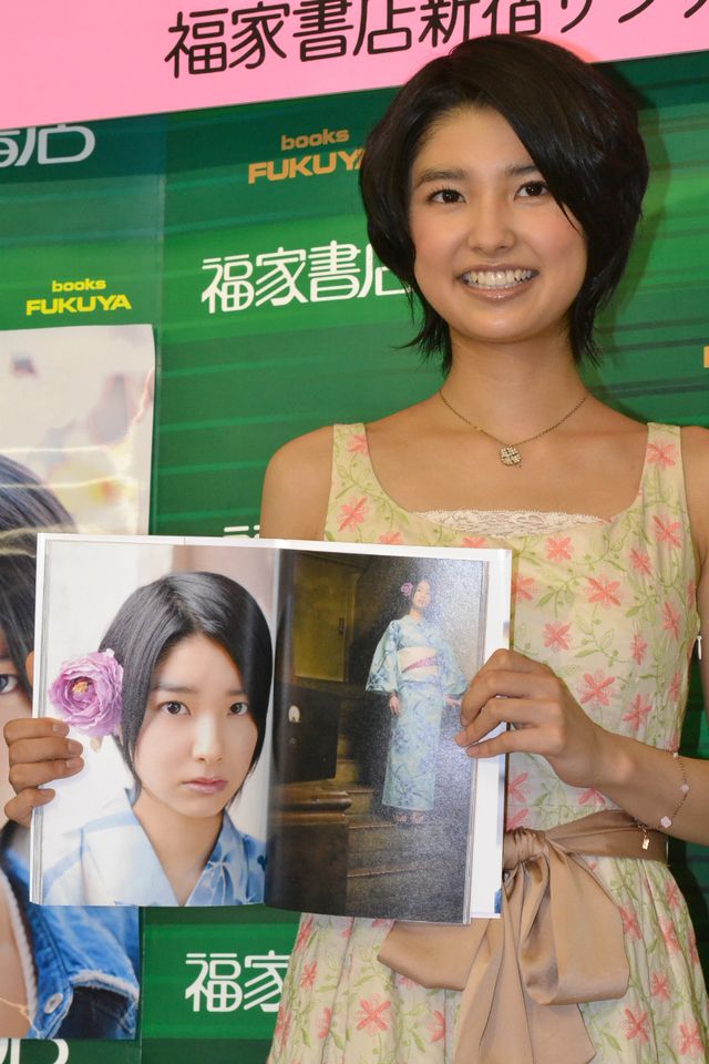 大型新人女優・三根梓、ファースト写真集に「わたしの女優として一歩踏み出す気持ちが表現されています」画像ギャラリー（10枚目）