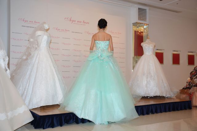 こじるりの美しい背中…「アヤナチュール」新作発表会フォトギャラリー：フォトギャラリー