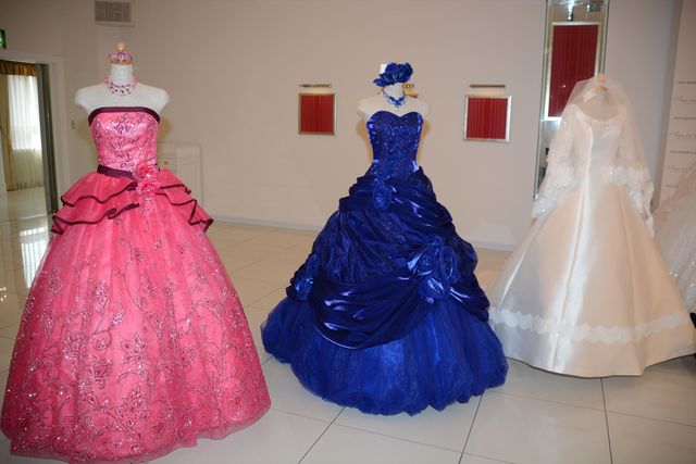 こじるりの美しい背中…「アヤナチュール」新作発表会フォトギャラリー（2枚目）