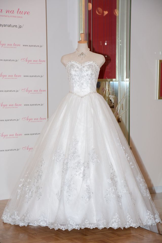 こじるりの美しい背中…「アヤナチュール」新作発表会フォトギャラリー（8枚目）