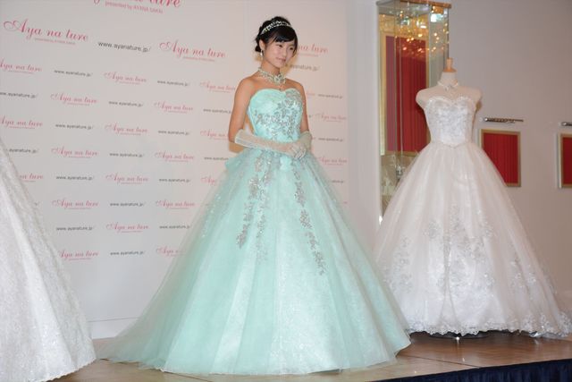 こじるりの美しい背中…「アヤナチュール」新作発表会フォトギャラリー（14枚目）