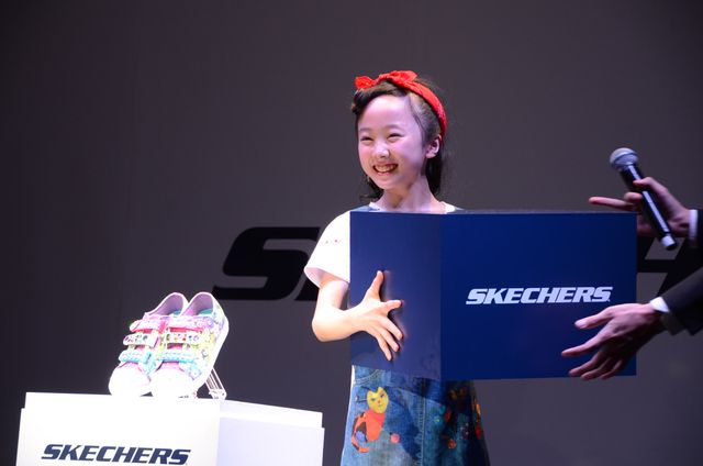 本田望結、総額1億4,900円のスニーカーに大はしゃぎ！フォトギャラリー（13枚目）