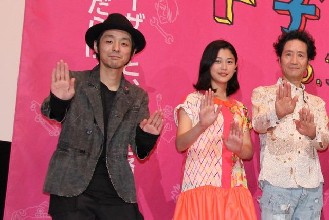 草なぎ剛、自ら「ツヨポン」連発で会場爆笑！ さらに坂井真紀から大人の色気も大絶賛？　画像ギャラリー（9枚目）